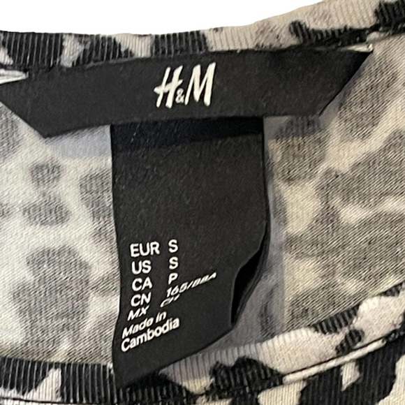 H&M T-Shirt Dress Size Small Black White Pattern Stretch Blend Womens 3/4 Sleeve - Picture 6 of 7